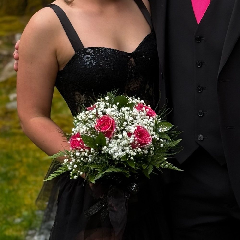 Prom dress, worn once, comfy(not itchy), movable, sitable